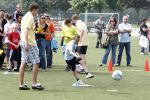 Amsterdam 7 juni 2008
Marc Overmars en zijn vrouw Chantal v Woensel met hun kinderen en zoons van broer bij dag voor ADHD op de toekomst bij Ajax.