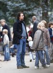 Blaricum 2 oktober 2008
Marco Borsato brengt zijn kinderen naar school.
Peter Smulders bv