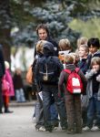 Blaricum 2 oktober 2008
Marco Borsato brengt zijn kinderen naar school.
Peter Smulders bv