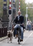 Amsterdam 15 oktober 2007
Mart Visser op zijn fiets met hond.