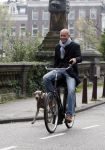 Amsterdam 15 oktober 2007
Mart Visser op zijn fiets met hond.