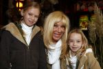 Amsterdam 9 november 2008
Premiere Madagascar in Tuschinski. Mary Borsato met Romy en .... kleinkinderen
Peter Smulders bv