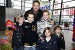 Rotterdam 30 november 2008
Het feest van Sinterklaas in ahoy .Matthias Scholten met kinderen en vriendjes
Peter Smulders bv
