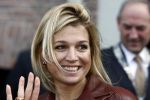 Amsterdam 6 oktober 2008
prinses Maxima op bezoek bij de nederlandse bank. 
Maxima draagt een rood leren/leer jasje