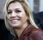 Amsterdam 6 oktober 2008
prinses Maxima op bezoek bij de nederlandse bank. 
Maxima draagt een rood leren/leer jasje