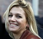 Amsterdam 6 oktober 2008
prinses Maxima op bezoek bij de nederlandse bank. 
Maxima draagt een rood leren/leer jasje