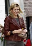 Amsterdam 6 oktober 2008
prinses Maxima op bezoek bij de nederlandse bank. Maxima draagt een rood leren/leer jasje.
Peter Smulders bv