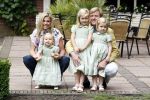 Wassenaar 11 juli 2008
Foto uurtje met prinses Maxima Prins Willem Alexander  en hun dochters Prinses Amalia Prinses Alexia en Prinses Ariane . 
Ze komen aanrijden in bakfiets.