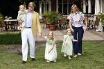 Wassenaar 11 juli 2008
Foto uurtje met prinses Maxima Prins Willem Alexander  en hun dochters Prinses Amalia Prinses Alexia en Prinses Ariane . 
Ze komen aanrijden in bakfiets.
