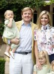 Wassenaar 11 juli 2008
Foto uurtje met prinses Maxima Prins Willem Alexander  en hun dochters Amalia Alexia en Ariane . Ze komen aanrijden in bakfiets.
Peter Smulders bv