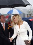 Mdedemblik 17 oktober 2007
Prinses Maxima  bezoekt de Jumbo speelgoed fabriek en doet werk achter de lopende band. Ook speelt ze met kinderen mens erger je niet.