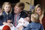 Den Haag 26 juni 2007
Fotomoment met Prins Willem Alexander Maxima Prinses Amalia Alexia en Ariane bij de koninklijke stallen. Prinses Alexia viert haar 2e verjaardag.