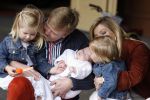 Den Haag 26 juni 2007
Fotomoment met Prins Willem Alexander Maxima Prinses Amalia Alexia en Ariane bij de koninklijke stallen. Prinses Alexia viert haar 2e verjaardag.