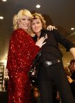 Amsterdam 29 november 2008
Diverse Bekenede Nederlanders BN ers verkopen bij de bijenkorf plastic draagtassen voor het aidsfonds. Mayday met Hans Klok
Peter Smulders bv