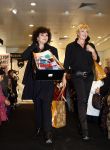 Amsterdam 29 november 2008
Diverse Bekenede Nederlanders BN ers verkopen bij de bijenkorf plastic draagtassen voor het aidsfonds. Inge Ipenburg
Peter Smulders bv