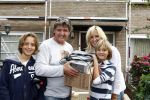 Blaricum/ Hilversum 25 augustus 2008
Rene Natasja Maxim en Didier Froger verhuizen van hun vila naar een rijtjes huis voor het programma Geen cent te makken.