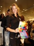 Amsterdam 29 november 2008
Diverse Bekenede Nederlanders BN ers verkopen bij de bijenkorf plastic draagtassen voor het aidsfonds. Nicolette Kluijver
Peter Smulders bv