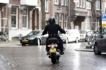 Amsterdam 2 december 2008
Oscar hammerstein op zijn motor op de cornelis schuytstraat.
Peter Smulders bv