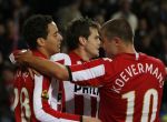 Eindhoven, 20 Oktober 2007
Kompetitiewedstrijd PSV-VVV, eindstand 3-1
Seizoen 2007/2008
Otman Bakkal wordt gefeliciteerd door zijn ploeggenoten Danny Koevermans en Danko Lazovic