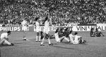 Stuttgart, 25 Mei 1988 PSV-Benfica, eindstand 0-0 Finale EC I ( voorloper van de Champions League ) en winnaar door strafschoppen na verlenging.
Op de foto Jacques v d Ven, Edward Linskens, Eric Gerets, Berry v Aerle, Jan Heintze, Willy v d Kerkhof, Eric Viscaal, Guus Hiddink, Addick Koot, Hans Gilhaus, Ivan Nielsen, Wim Kieft, Hans Dorjee, Ton v Schijndel, Soren Lerby, Ronald Koeman, Gerald Vanenburg, Hans v Breukelen en Patrick Lodewijks
Foto Peter Smulders BV