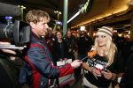 Schiphol 12 december 2008
Hans Klok brengt Pamela Anderson naar schiphol na optreden op de miljonair fair.
Pamela en Hans dragen t shirt tegen het gebruik van bont. Pamela heeft een muts op.
Peter Smulders bv