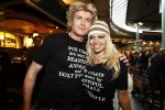Schiphol 12 december 2008
Hans Klok brengt Pamela Anderson naar schiphol na optreden op de miljonair fair.
Pamela en Hans dragen t shirt tegen het gebruik van bont. Pamela heeft een muts op.
Peter Smulders bv