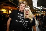 Schiphol 12 december 2008
Hans Klok brengt Pamela Anderson naar schiphol na optreden op de miljonair fair.
Pamela en Hans dragen t shirt tegen het gebruik van bont. Pamela heeft een muts op.
Peter Smulders bv