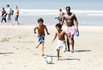 Noordwijk 24 juli 2008
Patrick Kluivert op het strand bij huis ter Duin met Rossana Lima en zijn zoons Shane Quincy Ruben en Justin.