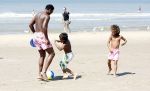 Noordwijk 24 juli 2008
Patrick Kluivert op het strand bij huis ter Duin met Rossana Lima en zijn zoons Shane Quincy Ruben en Justin.