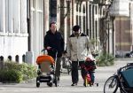 Amsterdam 26 januari 2008
Pieter v Beukering , man van Yvon Jaspers met kinderen en opa aan het wandelen.