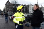 Amsterdam 10 december 2008
Beau v Erven Dorens springt in de Amstel van de mager brug ivm het uitkomen van zijn nieuwe boek. De Politie haalt hem uit het water.
Peter Smulders bv