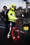 Amsterdam 10 december 2008
Beau v Erven Dorens springt in de Amstel van de mager brug ivm het uitkomen van zijn nieuwe boek. De Politie haalt hem uit het water.
Peter Smulders bv