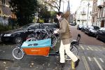 Amsterdam 3 november 2007
Prins Maurits en Prinses Marilene bij La Luz voor Make a Different day. Ze kwamen met de bakfiets.