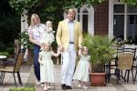 Wassenaar 11 juli 2008
Foto uurtje met prinses Maxima Prins Willem Alexander  en hun dochters Amalia Alexia en Ariane . Ze komen aanrijden in bakfiets.