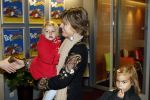 Amsterdam 4 oktober 2008
Prinses Laurentien met Prinses Eloise Prins Claus Cazimir en prinses Leonore bij premiere grote Terra in de Meervaart.
Peter Smulders bv