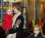 Amsterdam 4 oktober 2008
Prinses Laurentien met Prinses Eloise Prins Claus Cazimir en prinses Leonore bij premiere grote Terra in de Meervaart.
Peter Smulders bv