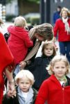 Amsterdam 4 oktober 2008
Prinses Laurentien met Prinses Eloise Prins Claus Cazimir en prinses Leonore bij premiere grote Terra in de Meervaart.
Peter Smulders bv