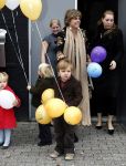 Amsterdam 4 oktober 2008
Prinses Laurentien met Prinses Eloise Prins Claus Cazimir en prinses Leonore bij premiere grote Terra in de Meervaart.
Peter Smulders bv