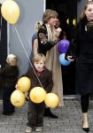 Amsterdam 4 oktober 2008
Prinses Laurentien met Prinses Eloise Prins Claus Cazimir en prinses Leonore bij premiere grote Terra in de Meervaart.
Peter Smulders bv