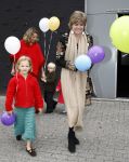 Amsterdam 4 oktober 2008
Prinses Laurentien met Prinses Eloise Prins Claus Cazimir en prinses Leonore bij premiere grote Terra in de Meervaart.
Peter Smulders bv