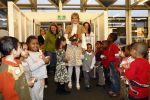Amsterdam 23 januari 2008
Prinses Laurentien tijdens voorleesdag in bibliotheek met kinderen.