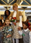 Amsterdam 23 januari 2008
Prinses Laurentien tijdens voorleesdag in bibliotheek met kinderen.