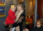Amsterdam 4 oktober 2008
Prinses Laurentien met Prinses Eloise Prins Claus Cazimir en prinses Leonore bij premiere grote Terra in de Meervaart.
Peter Smulders bv