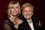 Zaandam 7 december 2008
Premiere op hoop van zegen.  Willeke en Ria Alberti
Peter Smulders bv