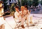 9 Mei 1987 Schiphol Oost Antwerpen Luchthaven, optreden in Antwerpen (Stage ) en optreden s'avonds in Haren ( Groningen ) een dag met de Dolly Dots On Tour met Angela Groothuizen Ria Brieffies Patty Zomer Esther Oosterbeek en Angela Kramers
