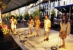 9 Mei 1987 Schiphol Oost Antwerpen Luchthaven, optreden in Antwerpen (Stage ) en optreden s'avonds in Haren ( Groningen ) een dag met de Dolly Dots On Tour met Angela Groothuizen Ria Brieffies Patty Zomer Esther Oosterbeek en Angela Kramers