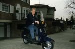 Barcelona, 1989,
Ronald Koeman op de scooter voor zijn huis in Barcelona