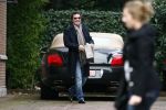 Amsterdam 8 december 2008
Ronnie Rosenbaum rijdt in een bentley cabrio met het kenteken TAT vernoemd naar zijn vriendin Tatjana.
Peter Smulders bv