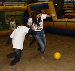 Aaslmeer, 17 December 2008
Kansarme kinderen krijgen een verwendag bij de Beach
Hoofdsponsor Disney & Wall-i, georganiseerd door de Class Company
Rossana Lima
Foto Peter Smulders BV