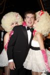 Amsterdam 26 oktober 2007
Uitreiking televizierring 2007 in carre. Ruben Nicolai met 2 sexy dames